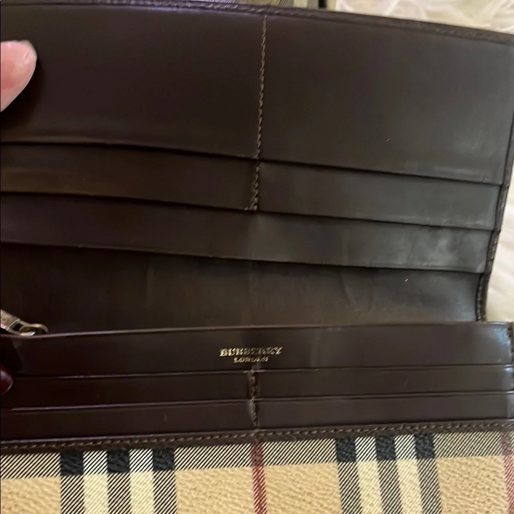 Burberry Cream and dark brown Satchel with Iconic Design w matching wallet - Picture 13 of 15